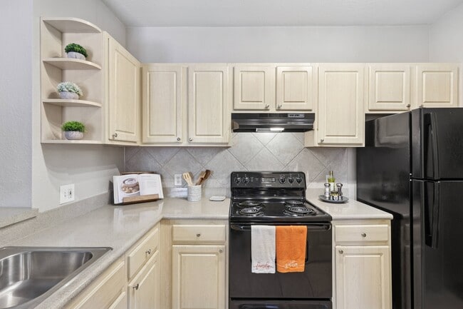 Building Photo - Sanctuary at Highland Oaks