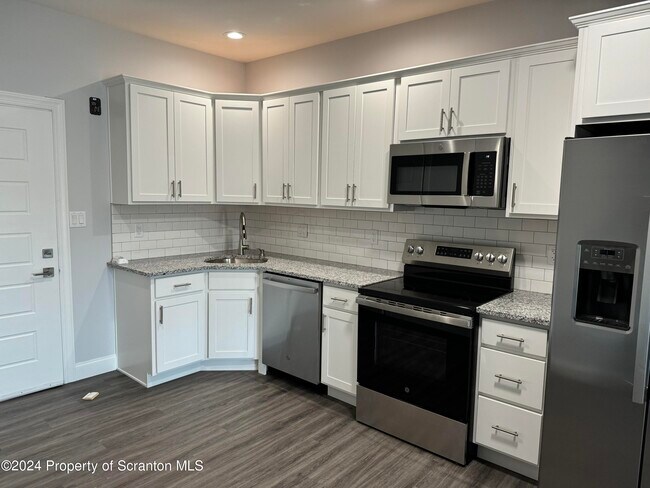 Building Photo - 112 Circle Dr
