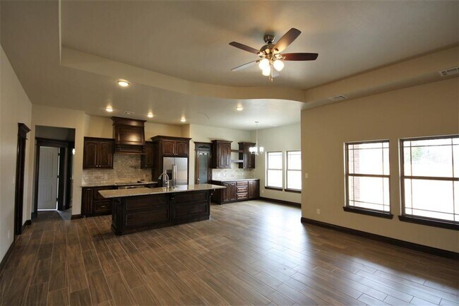 Building Photo - 8644 NE Wolf Rd