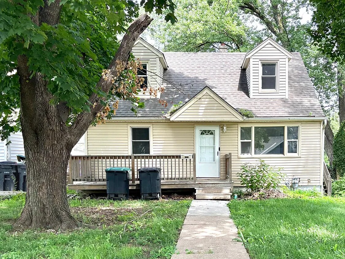 Foto principal - 6042 Franklin St