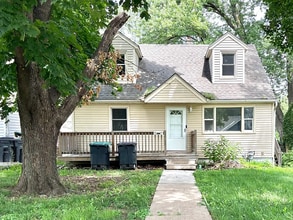Building Photo - 6042 Franklin St