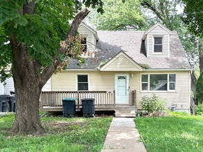 Building Photo - 6042 Franklin St