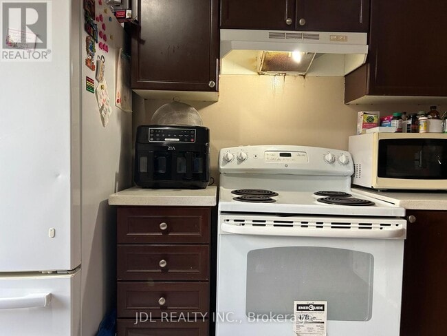 Building Photo - 233 Rouge River Dr