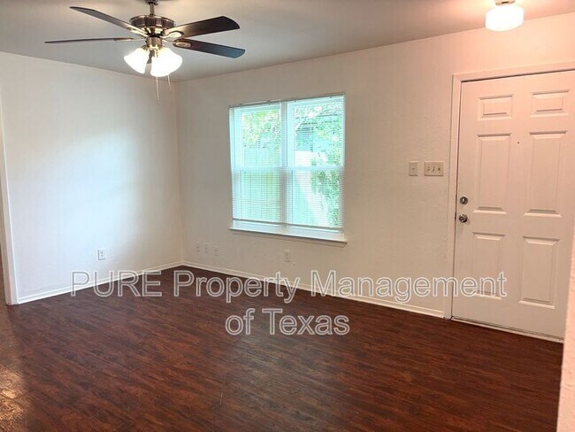 Foto del edificio - 16005 Stoneham Cir