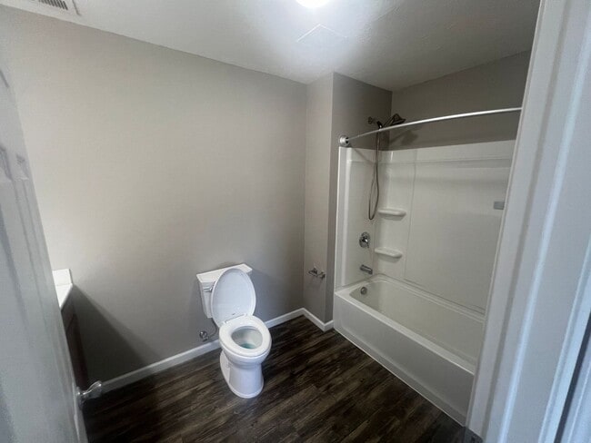 Building Photo - 244 Timber Hill 4BR/2.5BA (Hamilton)