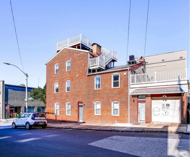 Building Photo - 2244 Cambridge St