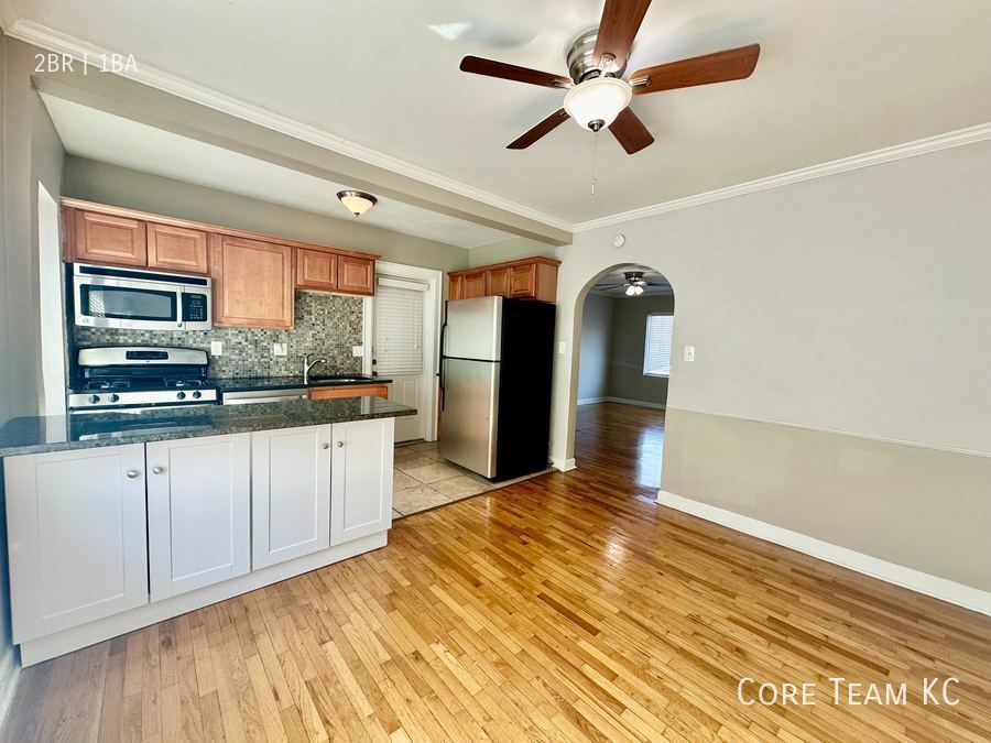 1107 W 45th St Unit 11071, Kansas City, MO 64111 Room for Rent in