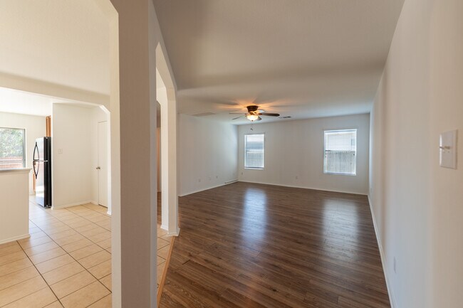 Building Photo - 109 Texas Ash Cv