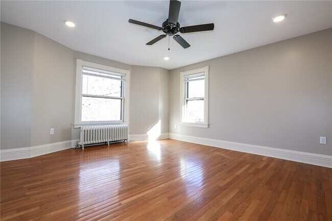 Foto del edificio - 739 University Ave