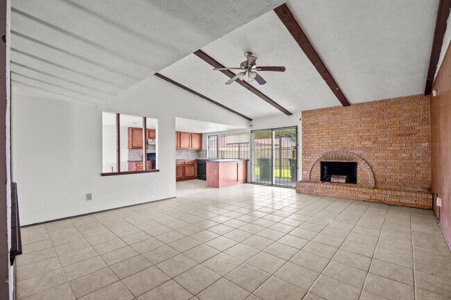 Foto del edificio - 15619 Fall Briar Dr