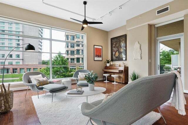 Foto del edificio - 3 Waterway Square Pl