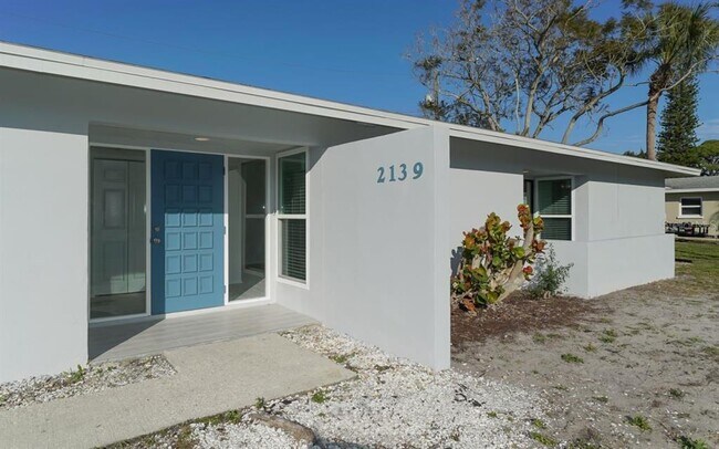 Building Photo - 2137 Couver Dr