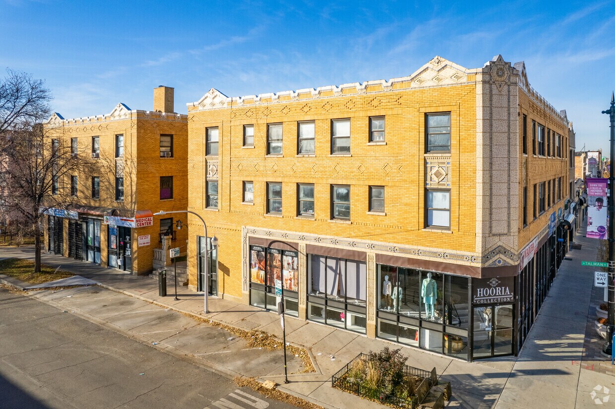 Foto principal - 2635-2639 W Devon Ave