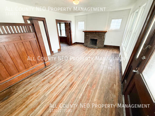 Building Photo - 859 Brown St
