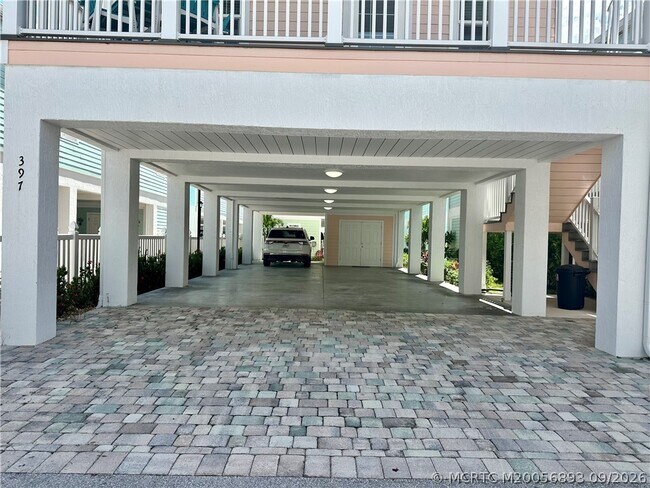 Building Photo - 397 NE Cabana Way