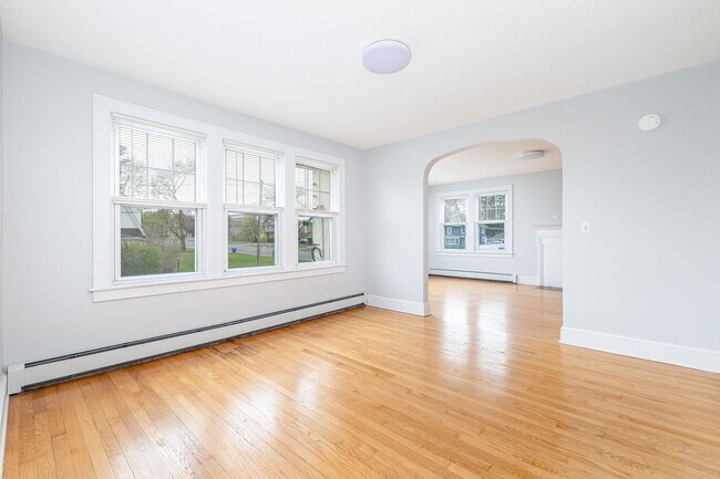 Building Photo - 971 Enfield St