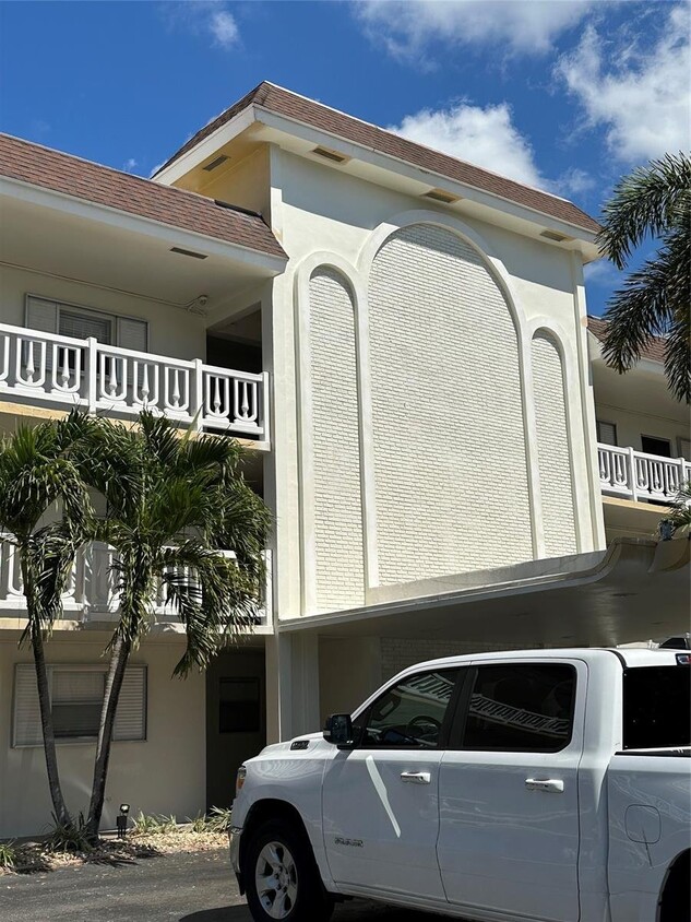 Primary Photo - 4200 Crystal Lake Drive, Pompano Beach, FL...