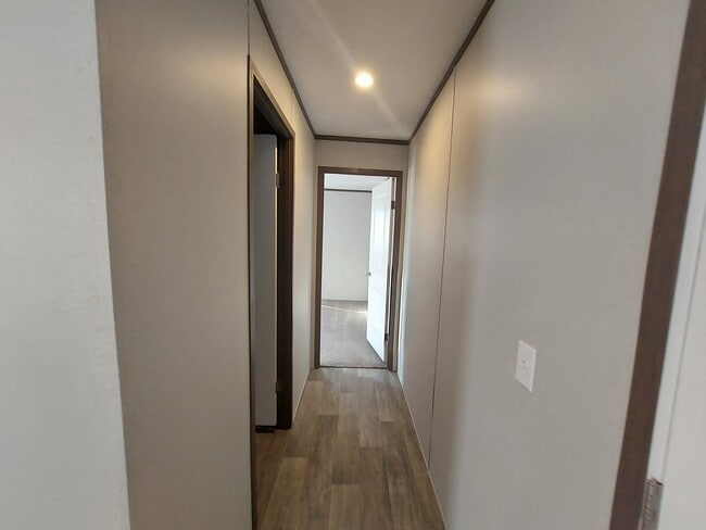 Building Photo - 154 Friendly St