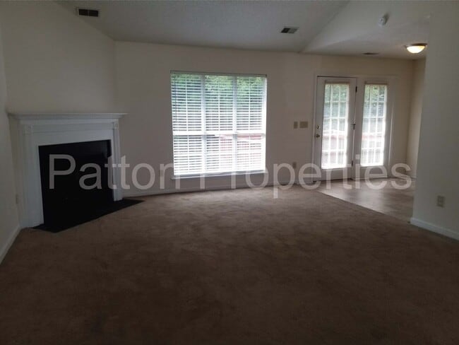 Building Photo - Winslow Home