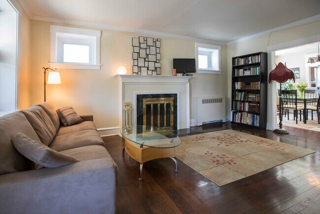 Foto del edificio - 3-Bedroom Twin Home in Roxborough/Manayunk...