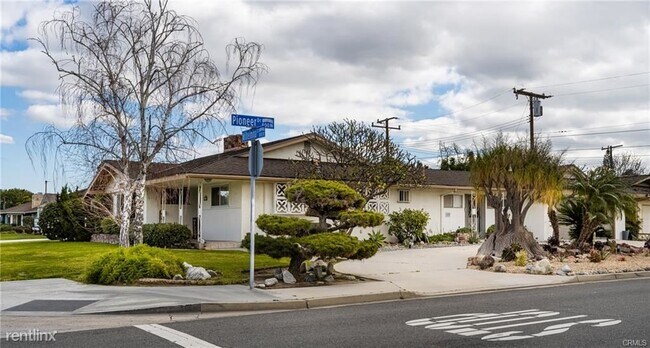 Building Photo - 3 br, 1.5 bath House - 626 N Pioneer Dr