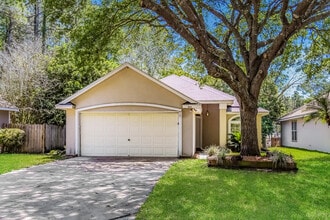 Building Photo - 884 Putters Green Way N