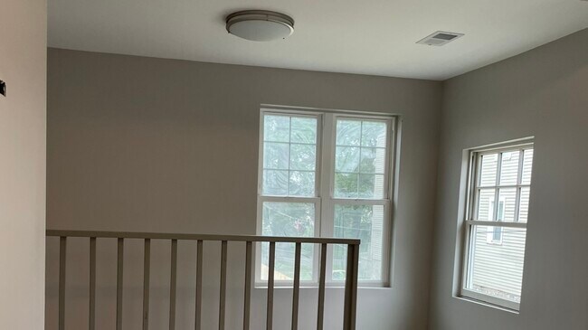 Building Photo - 8422 S Buffalo Ave