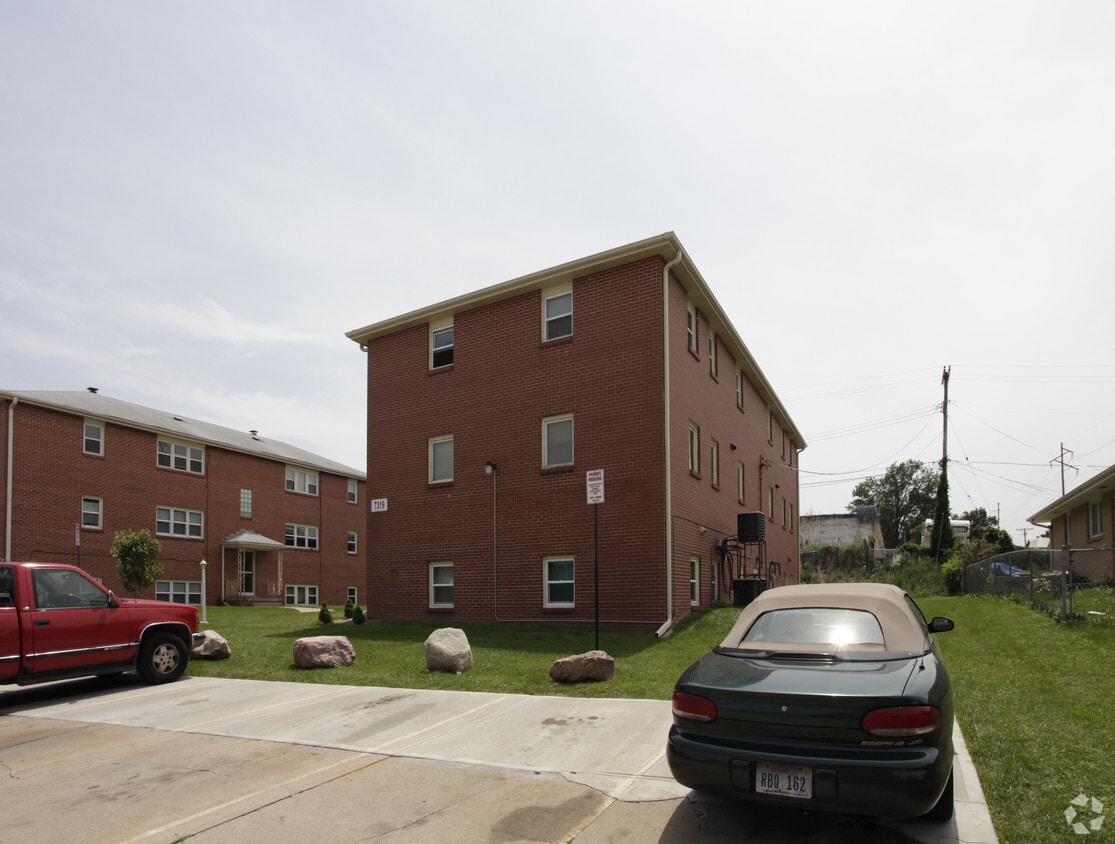 7319 Decatur St, Omaha, NE 68114 7319 Decatur St Omaha, NE