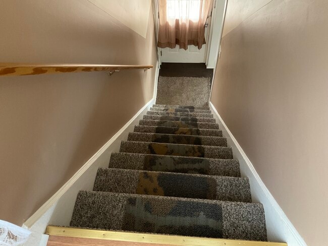 Building Photo - 376 E Blackwell St