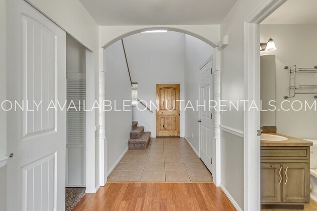 Foto del edificio - 1781 N Belvedere Way