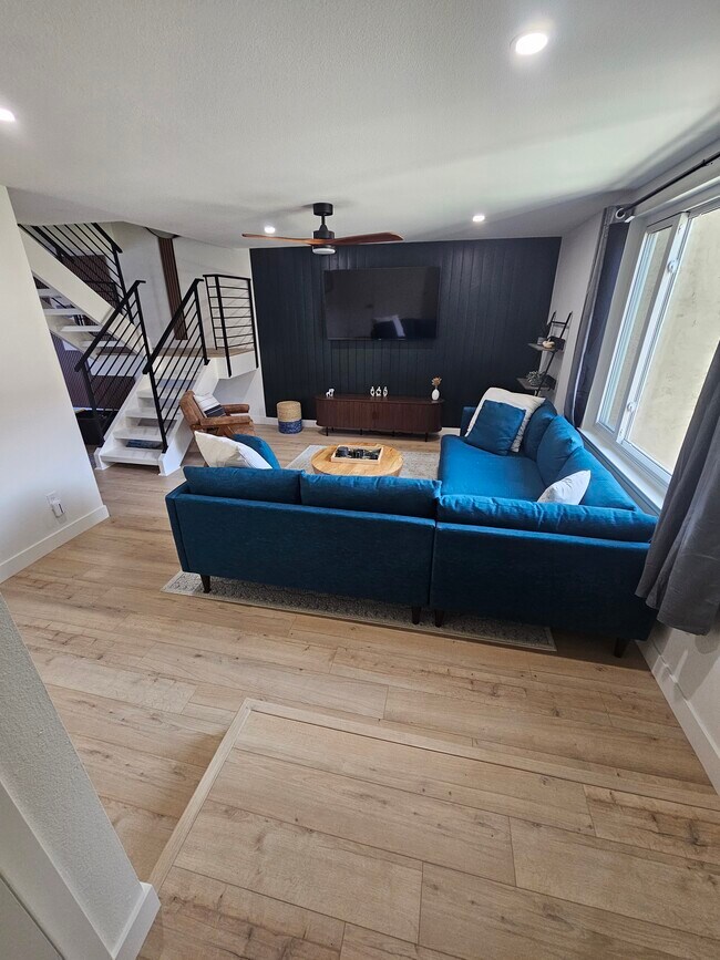 Building Photo - 266 E Via Escuela