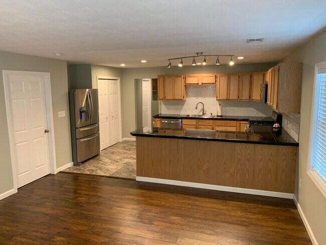 Kitchen - 2010 E College St