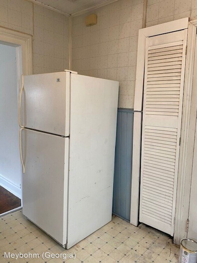 Building Photo - 1 br, 1 bath House - 2413 1/2 Walton Way