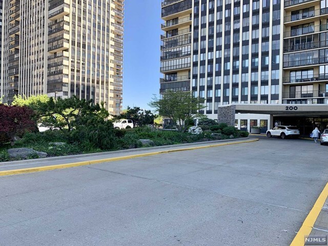 Building Photo - 200 Winston Drive, Unit 1512
