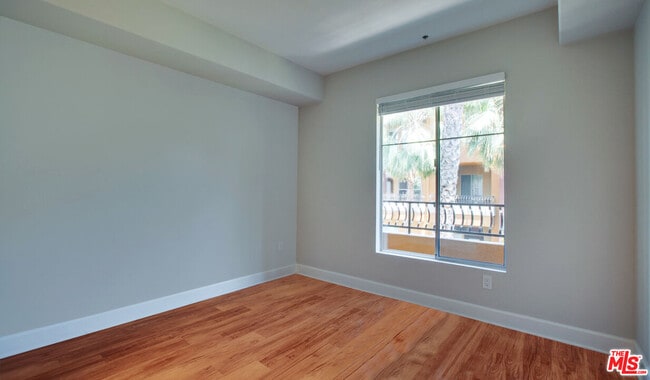 Foto del edificio - 348 Hauser Blvd