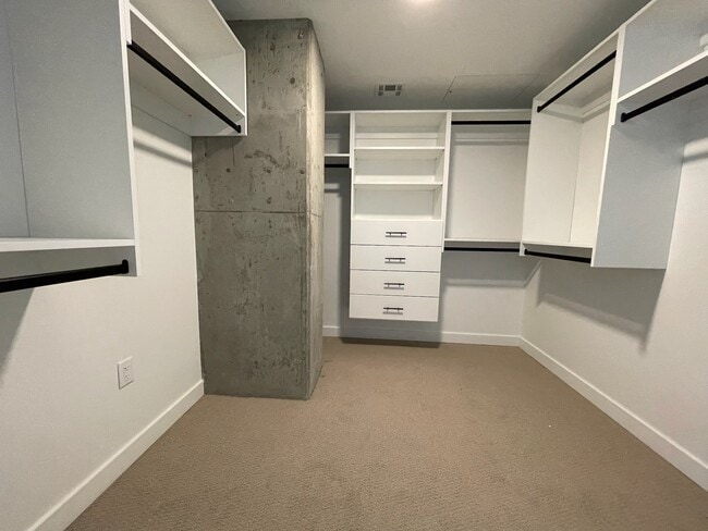 Building Photo - Flora RiNo