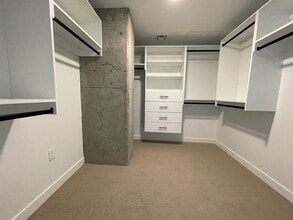 Building Photo - Flora RiNo