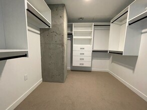 Building Photo - Flora RiNo