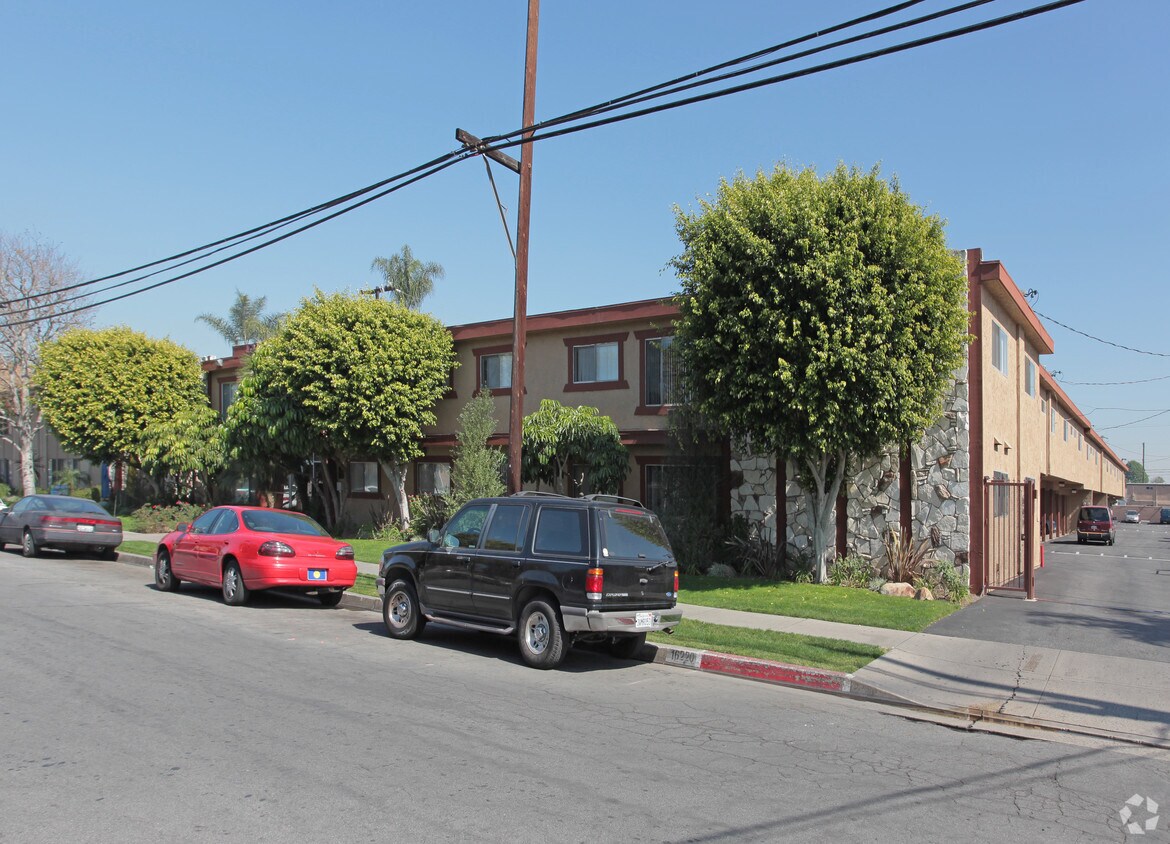 Foto principal - 16220 Cornuta Apartments