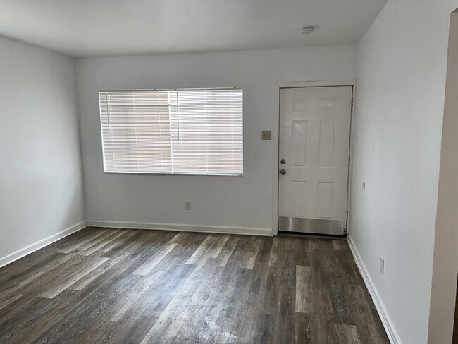 Foto del edificio - 4671 Rosalie St