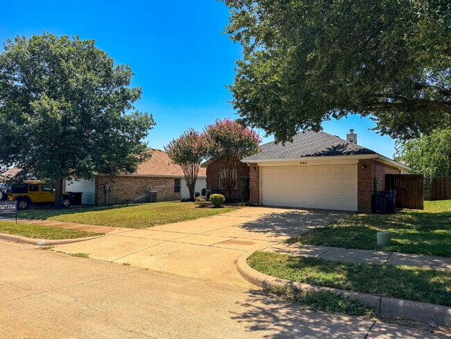 Foto del edificio - 3 Bed, 2 Bath Home in Burleson, TX