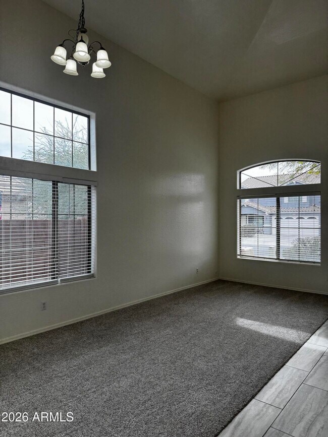 Foto del edificio - 15456 W Mescal St