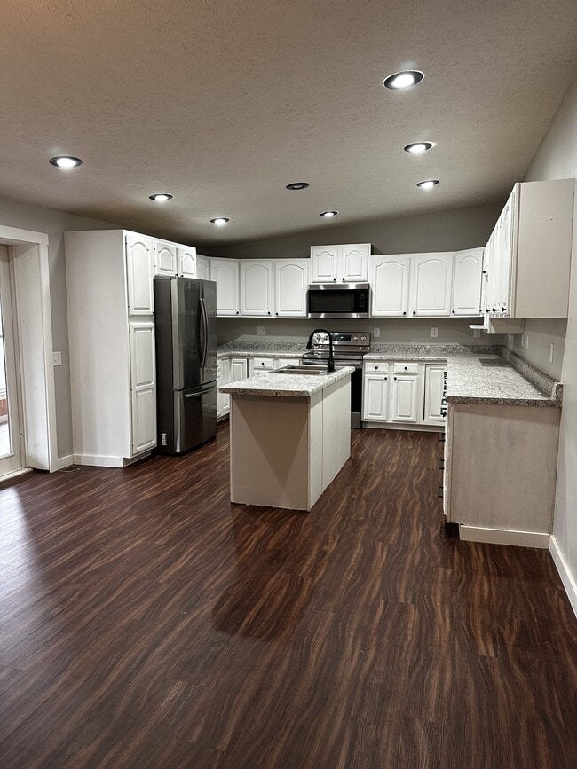 Building Photo - 2325 Sharkey Rd