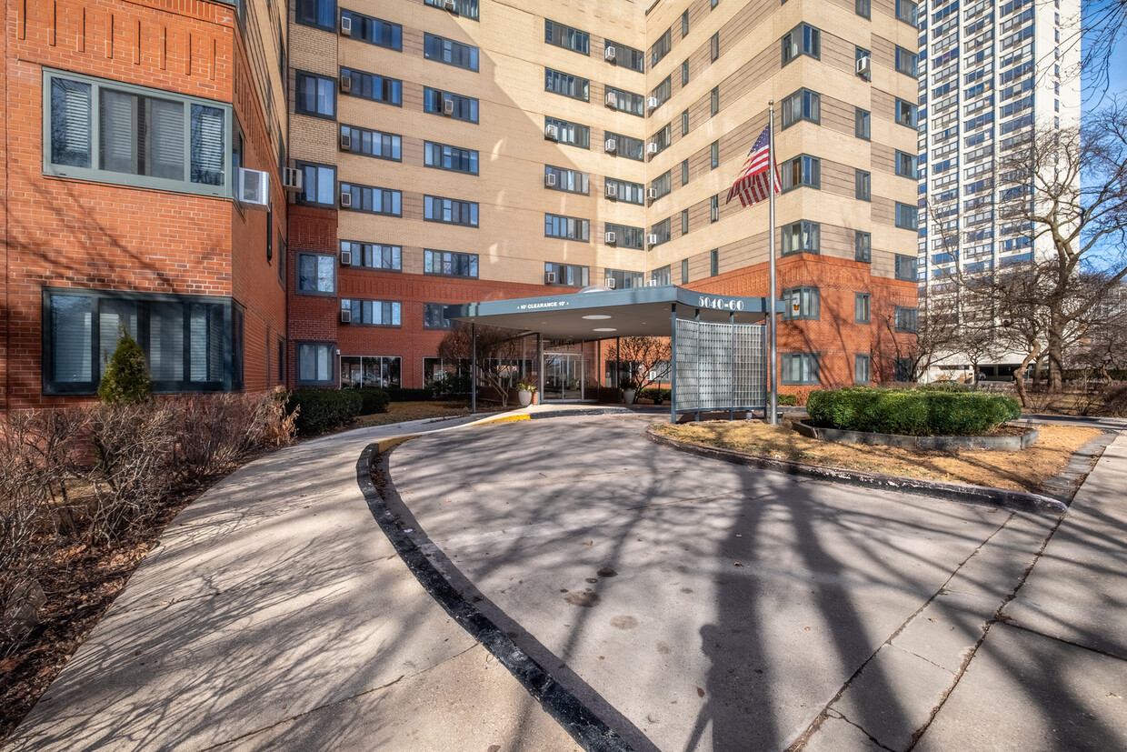 Foto principal - 5040 N Marine Dr
