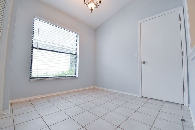 Building Photo - 277 Lakebreeze Cir