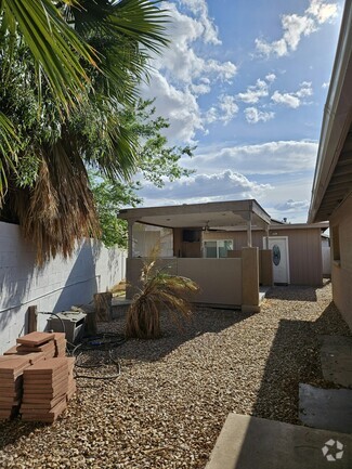Building Photo - 3034 S Albert Ave