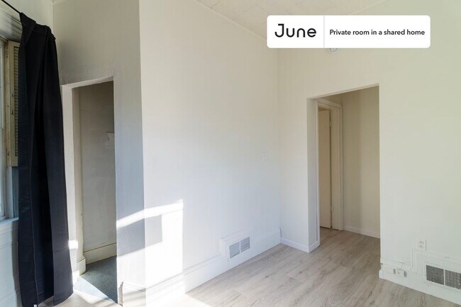 Foto del edificio - Private bedroom in 4 bed/1.5 bath Home