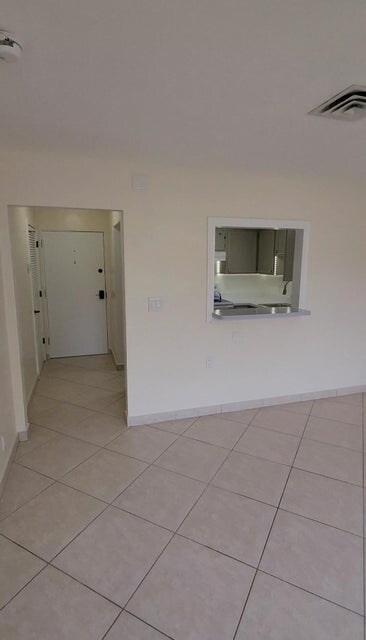 Building Photo - 105 S Riverside Dr