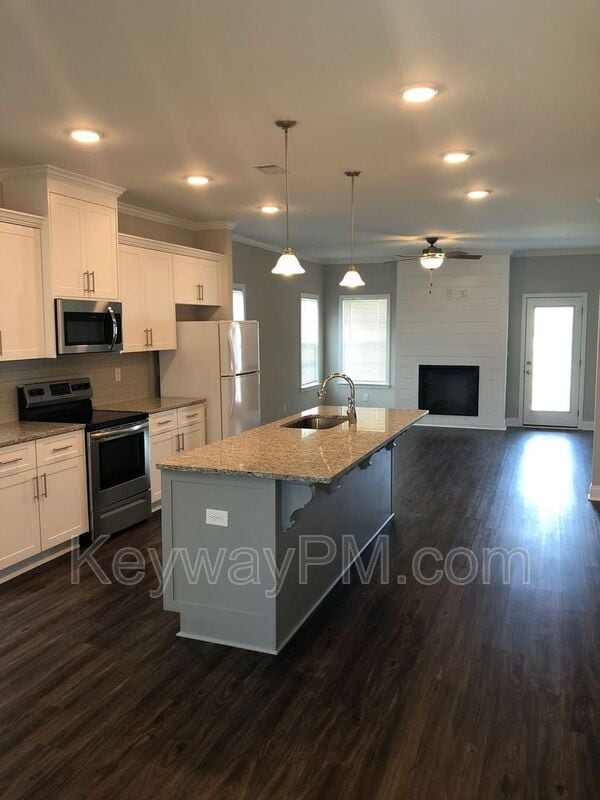 Foto del edificio - 214 Andrews Ln
