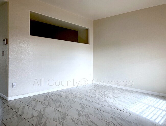 Building Photo - 8355 Cedar Chase Dr